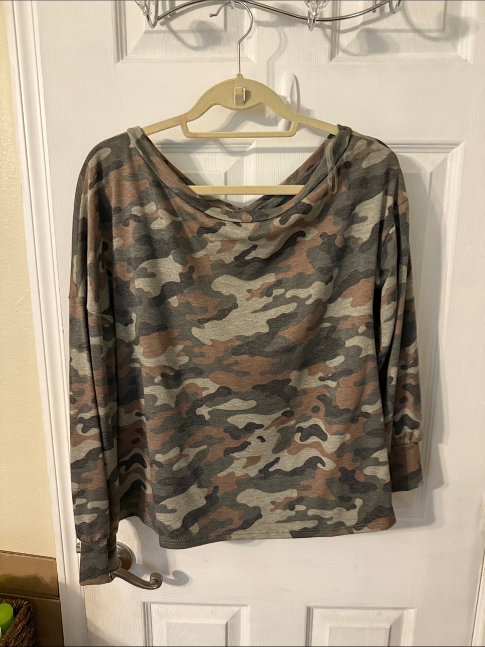 Women’s Camo Boatneck Top - Olive/Brown